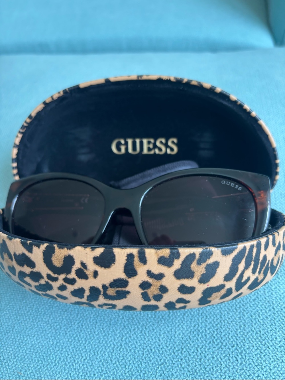 GUESS Oversized Cat Eye Sunglasses Brown Tortoise with Leopard Case